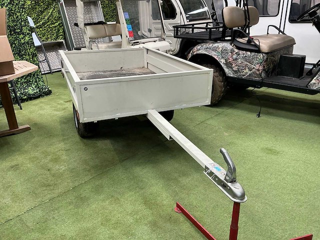 Golfkaraanhangwagen - afbeelding 2 van  4