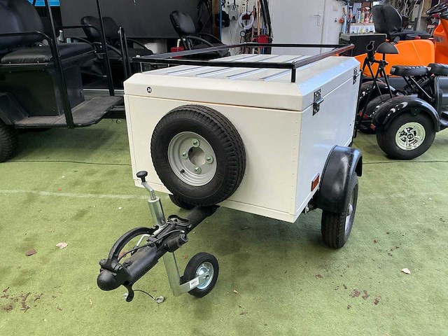 Golfkaraanhangwagen - afbeelding 1 van  6