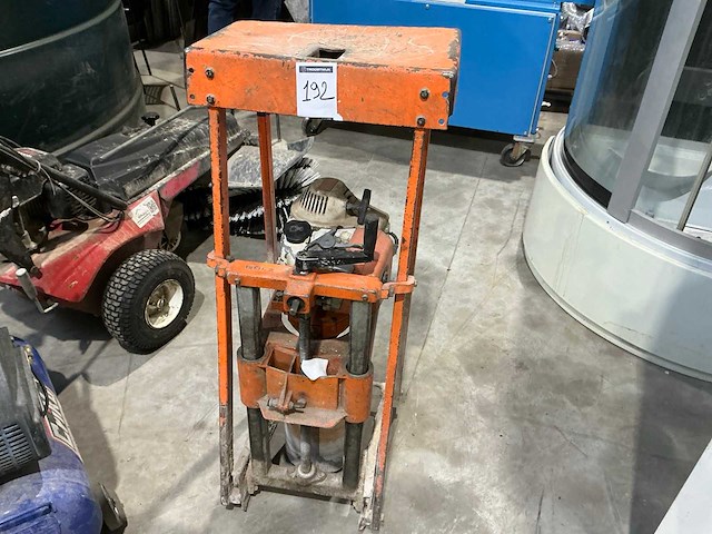 Gölz brandstofaangedreven diamantboormachine - afbeelding 1 van  6