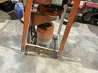 Gölz brandstofaangedreven diamantboormachine - afbeelding 5 van  6