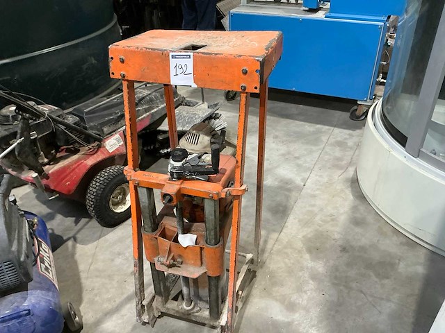 Gölz brandstofaangedreven diamantboormachine - afbeelding 2 van  6