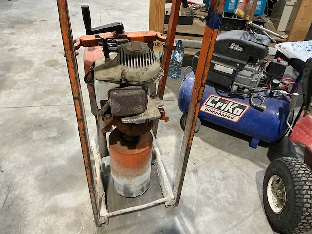 Gölz brandstofaangedreven diamantboormachine - afbeelding 6 van  6