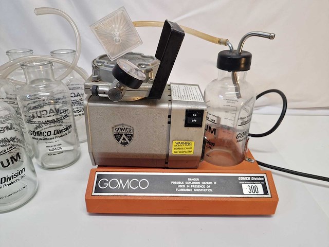 Gomco - pump - afbeelding 1 van  3