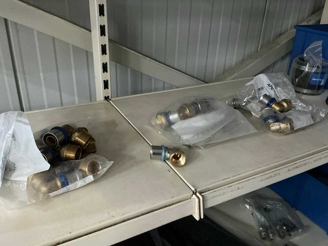 Gondela legbordstelling met inhoud - afbeelding 4 van  15