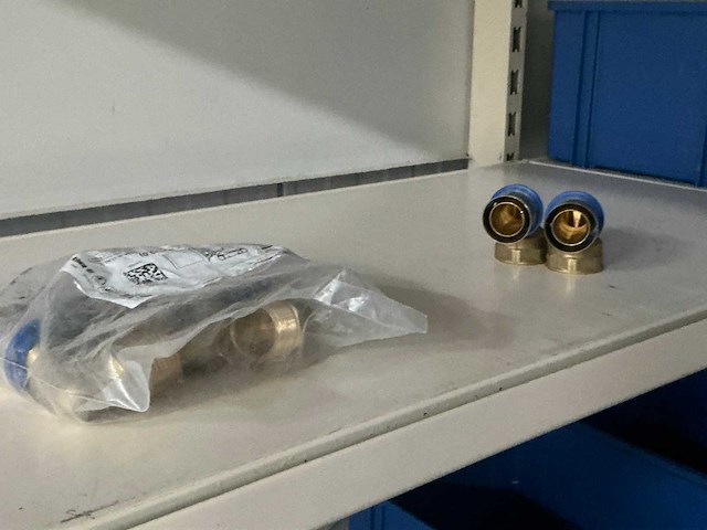 Gondela legbordstelling met inhoud - afbeelding 6 van  15