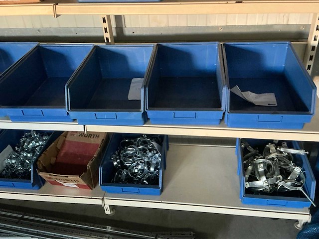 Gondela legbordstelling met inhoud - afbeelding 9 van  15