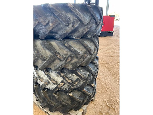 Goodyear 15.5/80-24 band (4x) - afbeelding 2 van  11