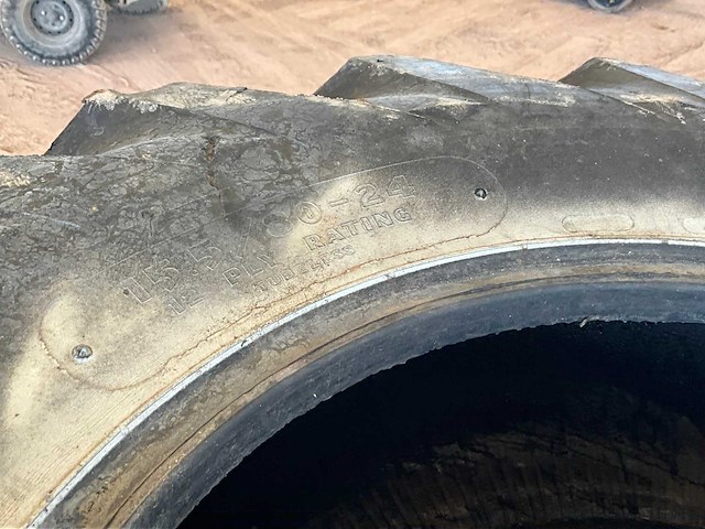 Goodyear 15.5/80-24 band (4x) - afbeelding 6 van  11