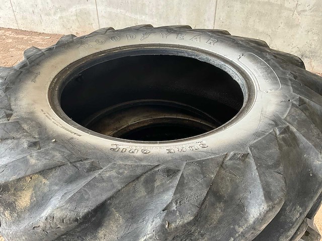 Goodyear 15,5/80-24 sure grip banden (4x) - afbeelding 1 van  9