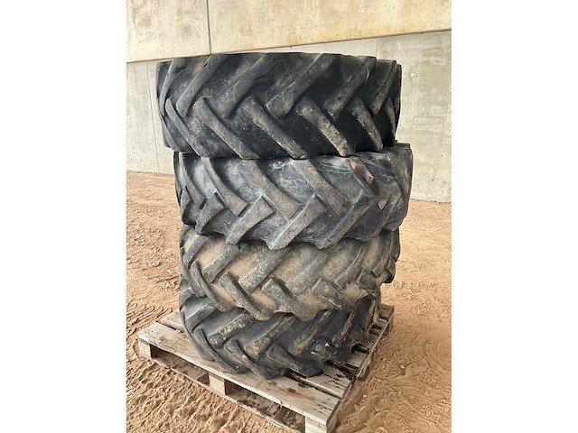 Goodyear 15,5/80-24 sure grip banden (4x) - afbeelding 2 van  9