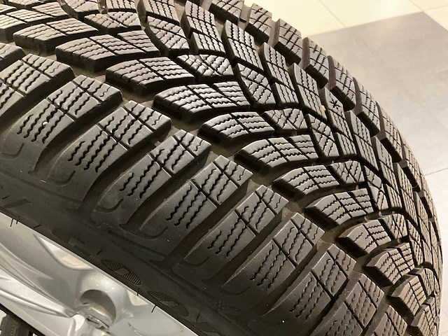 Goodyear 4 nieuwe banden met velg - afbeelding 2 van  4