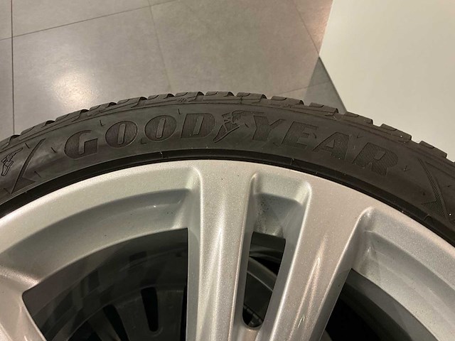 Goodyear 4 nieuwe banden met velg - afbeelding 3 van  4