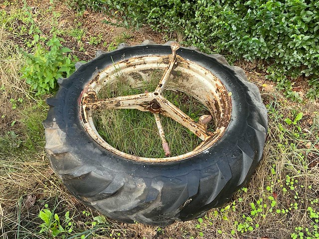 Goodyear dubbel wiel tractor (2x) - afbeelding 4 van  4