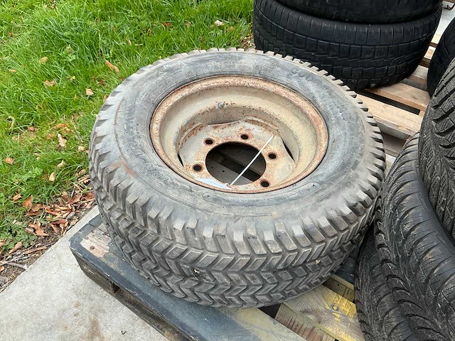 Goodyear terra-tire band met velg - afbeelding 1 van  3