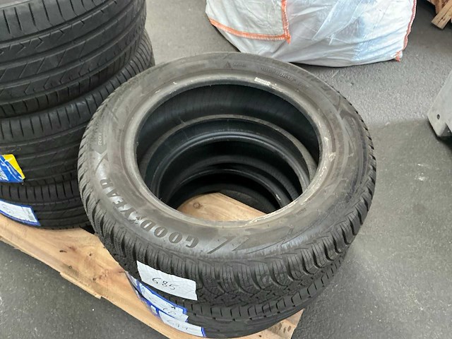 Goodyear ultragrip 185/60r15 autoband - afbeelding 1 van  4