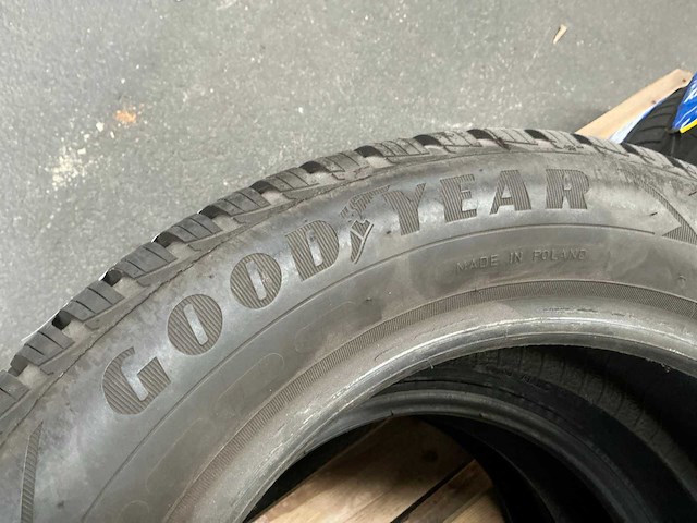 Goodyear ultragrip 185/60r15 autoband - afbeelding 3 van  4