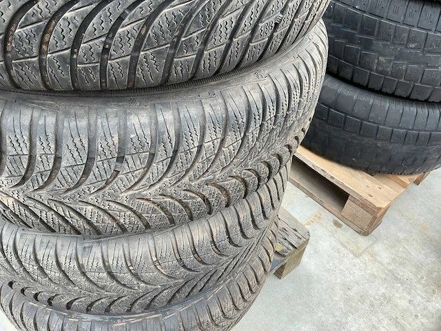 Goodyear ultragrip autoband met velg (4x) - afbeelding 4 van  4