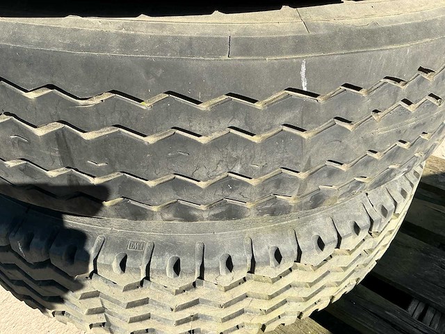 Goodyear vrachtwagenband (5x) - afbeelding 8 van  10