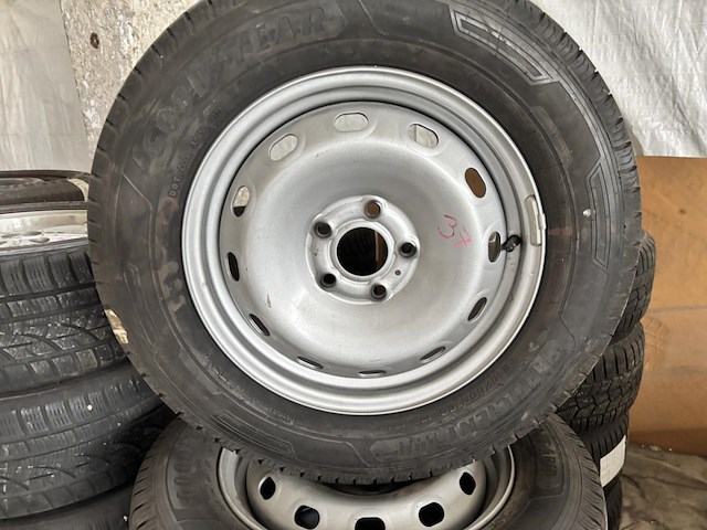 Goodyear zomerbanden op velg - afbeelding 2 van  4