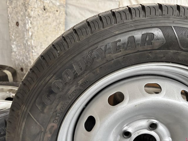 Goodyear zomerbanden op velg - afbeelding 3 van  4