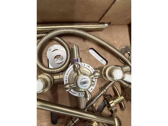 Gouden kraan - afbeelding 2 van  2