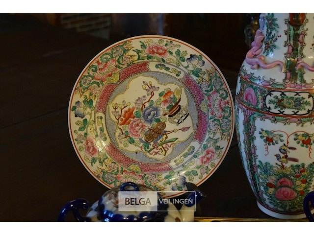 Goudkleurig dienblad met japans service, en vaas en bord - afbeelding 2 van  5