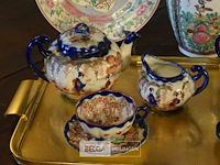 Goudkleurig dienblad met japans service, en vaas en bord - afbeelding 3 van  5