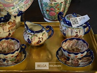 Goudkleurig dienblad met japans service, en vaas en bord - afbeelding 4 van  5