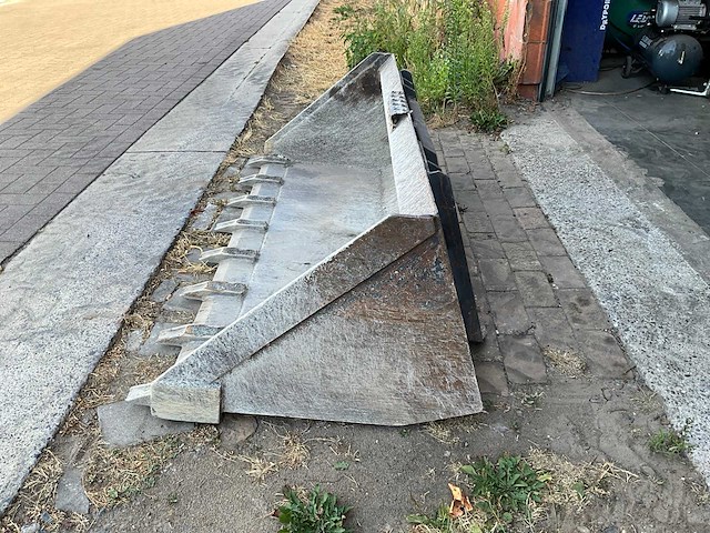Graafbak schranklader / bobcat - afbeelding 6 van  8