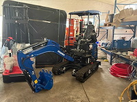 Graafmachine, stapelaars, aircos, diverse bouwmaterialen