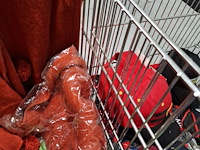 Grabbelbakken met mutsen en sjaals - afbeelding 7 van  8