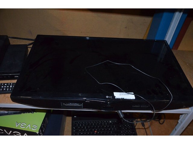 Grafische kaart gtx 1080ti, centrale eenheid hp windows xp, flatscreen tv lg 28mt48df-pz met afstandsbediening (defect), blu ray speler samsung - afbeelding 6 van  7