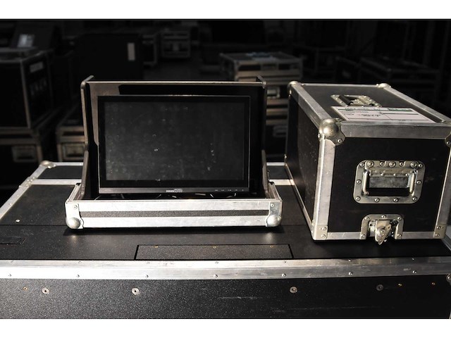 Grandma - ma2 on pc incl flightcase - light mixing console - afbeelding 1 van  3