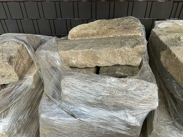 Graniet borduur diverse lengte 60 x 30 x 15 steen tuintegel (40x) - afbeelding 3 van  6
