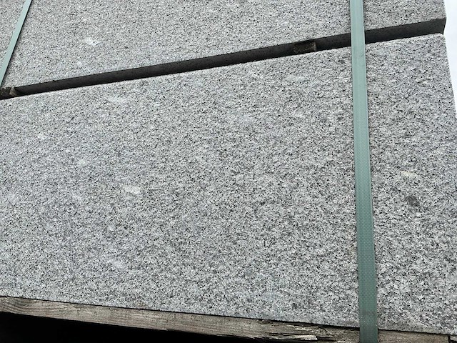 Graniet natuursteen boorstenen 18 stuks - afbeelding 1 van  1