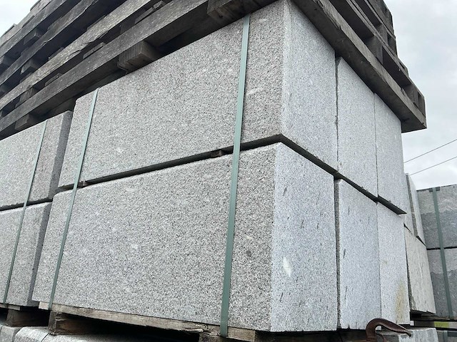 Graniet natuursteen boorstenen 18 stuks - afbeelding 1 van  3