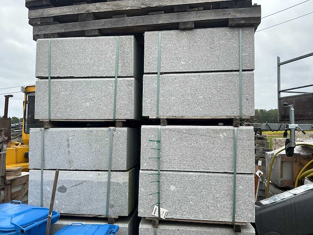 Graniet natuursteen boorstenen 18 stuks - afbeelding 3 van  3