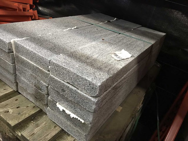 Granieten zwembadboord traptrede boordsteen 50 lm - afbeelding 1 van  3