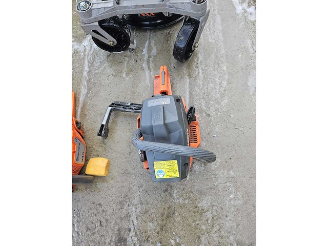 Grasmaaier en kettingzaag (6x) - afbeelding 8 van  15