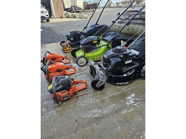 Grasmaaier en kettingzaag (6x) - afbeelding 3 van  15