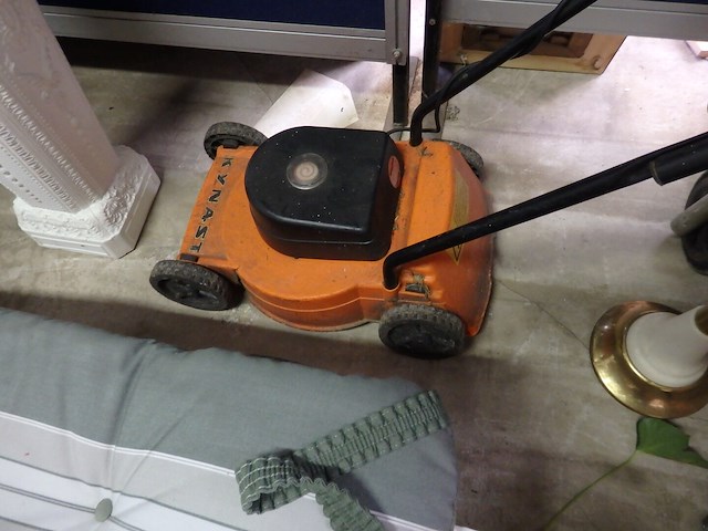 Grasmaaier kunast - afbeelding 2 van  2