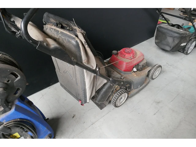 Grasmaaier op benzine honda - afbeelding 1 van  4