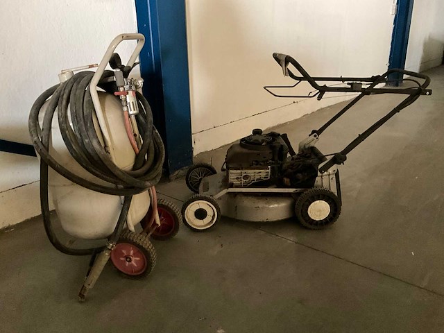 Grasmaaier + sproeier - afbeelding 1 van  7