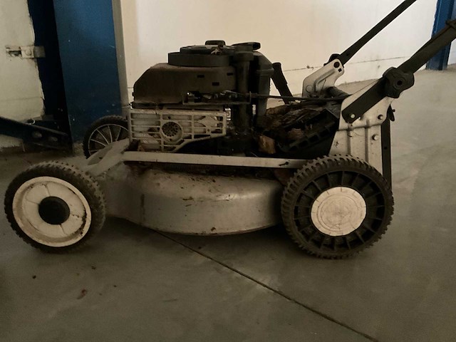 Grasmaaier + sproeier - afbeelding 6 van  7