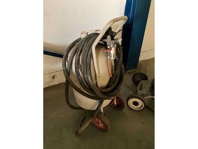 Grasmaaier + sproeier - afbeelding 7 van  7