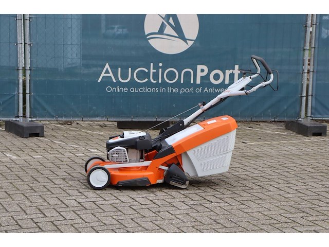 Grasmaaier stihl rm655rs benzine 6pk - afbeelding 1 van  1