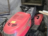 Grasmaaiers, ladders en werkmateriaal