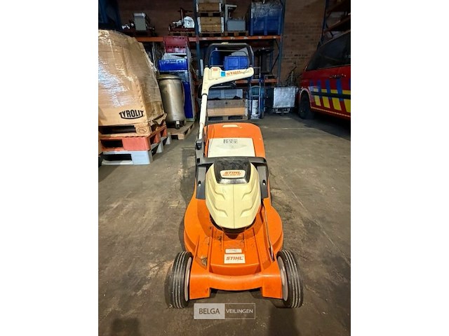 Grasmachine stihl - afbeelding 1 van  9