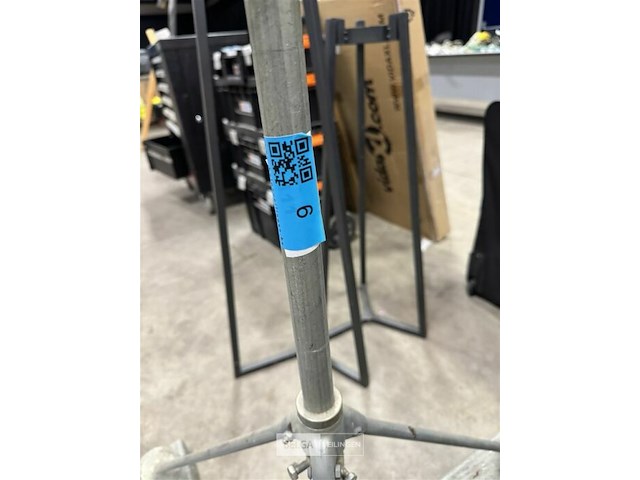 Grassproeier op voet - afbeelding 5 van  5