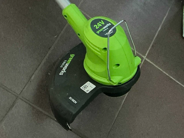 Greenworks g24lt30 accu kantenmaaier (2x) - afbeelding 2 van  5